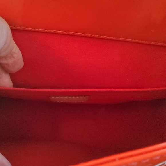 LOUIS VUITTON RED MONOGRAM VERNIS BISCAYNE BAY BAG - Picture 10 of 16